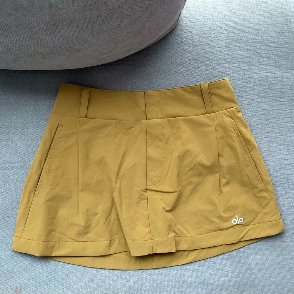 Alo Yoga Fan Club Mini Skirt Golden Olive Branch S